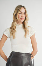 Load image into Gallery viewer, Dua S/Slv Knit Top: IVORY
