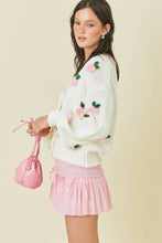 Load image into Gallery viewer, Sweater with flower applique and contrast buttons: WHITE/PINK
