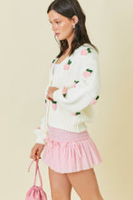 Load image into Gallery viewer, Sweater with flower applique and contrast buttons: WHITE/PINK
