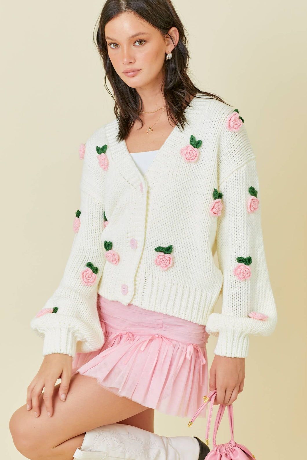 Sweater with flower applique and contrast buttons: WHITE/PINK